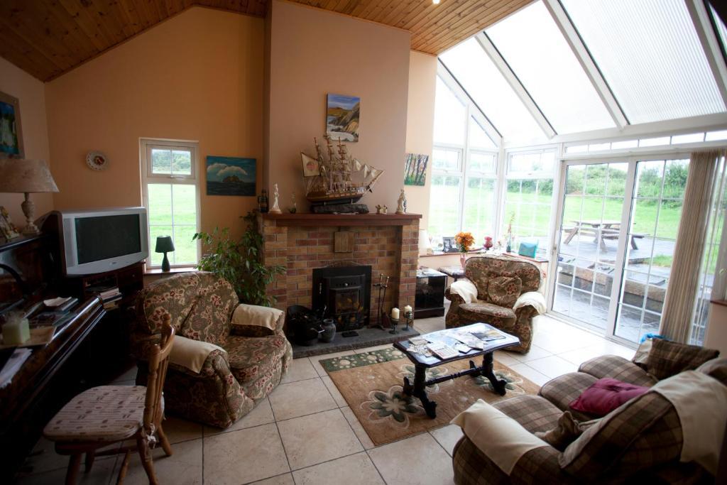 Strand'S End House Rooms Only, No Breakfast Served Cahersiveen Exterior foto